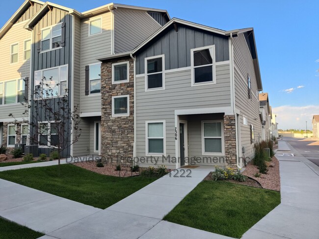Stunning Townhouse Located in Northeast Co... - Stunning Townhouse Located in Northeast Co...