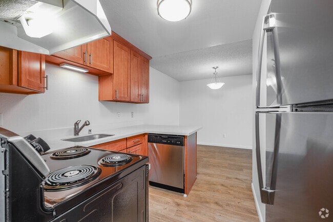 2BR, 1BA - 825SF - Kitchen