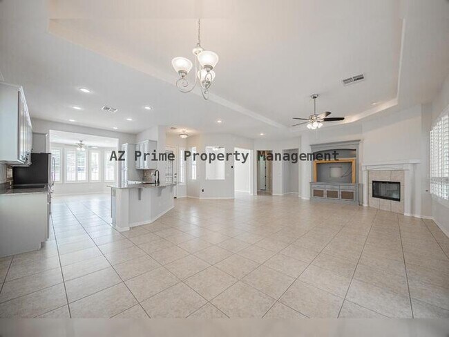 4652 E Donato Dr