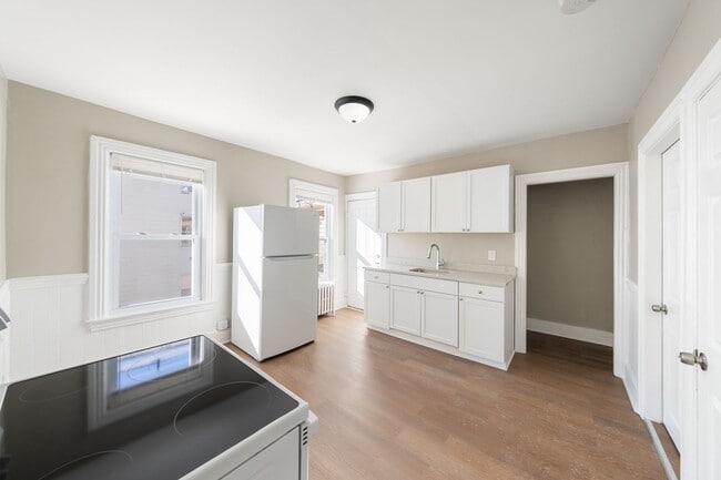 Building Photo - 22 Florence St Unit 2R