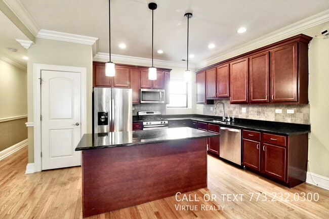 Building Photo - 5528 S Indiana Ave Unit 2