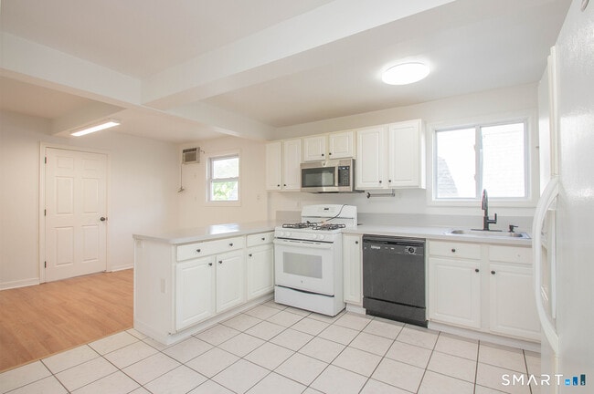 Photo - 2879 Fairfield Ave