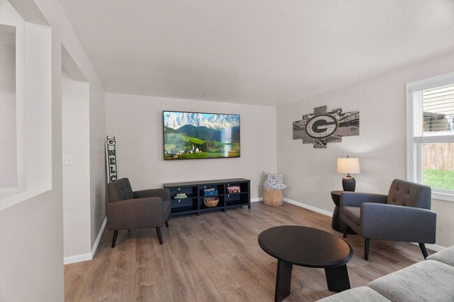 Photo - 2596 Parkwood Dr Unit 2596