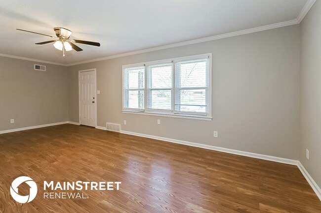 Photo - 1695 Myrna Ln