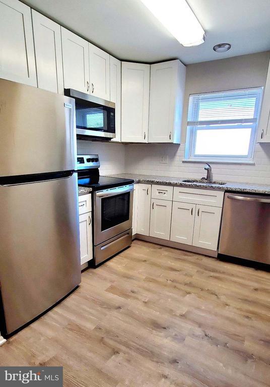 311 W 4th St  