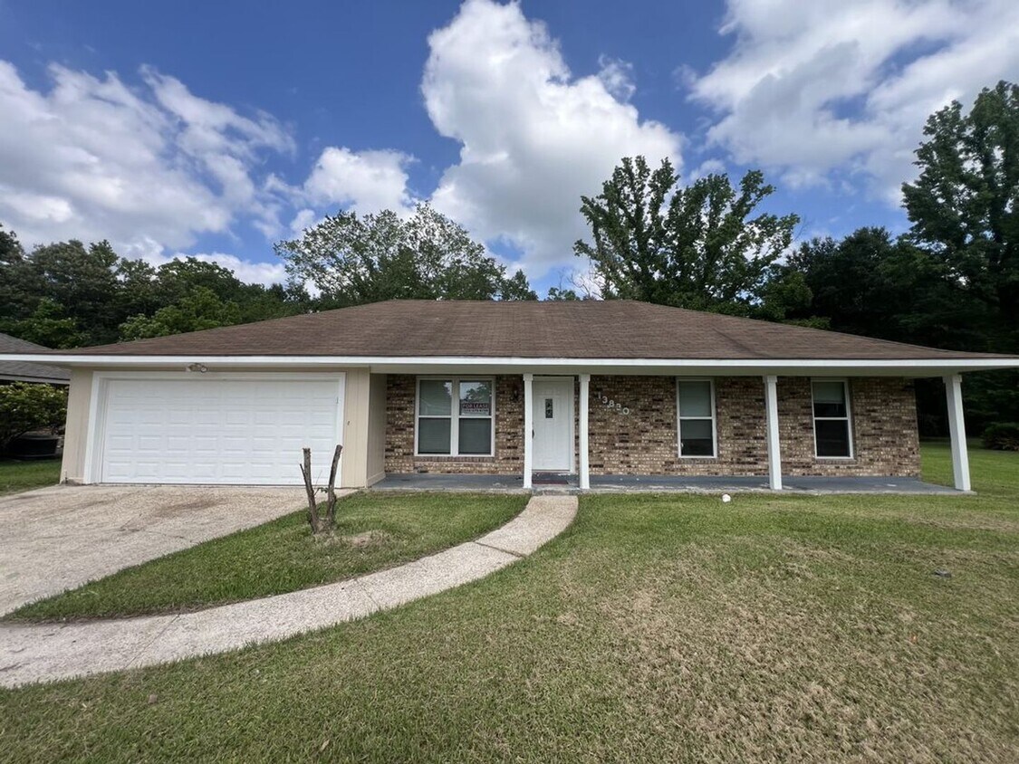 Charming 3-Bedroom Home on Quiet Dead-End ... - Charming 3-Bedroom Home on Quiet Dead-End ...