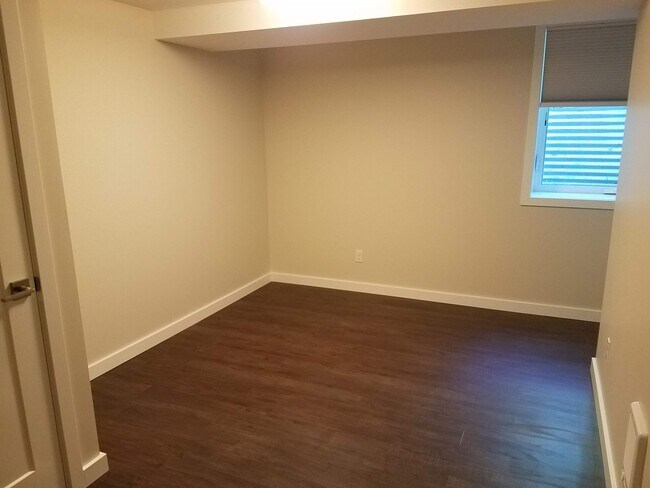 Huge bedroom with walk-in closet- 15'x9' - 1610 SW Freeman St Unit Apt B