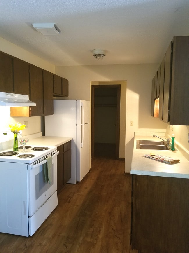 Woodland North Apartments For Rent in Coon Rapids, MN