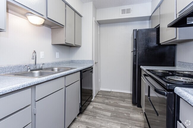 2BR,2BA-1096SF