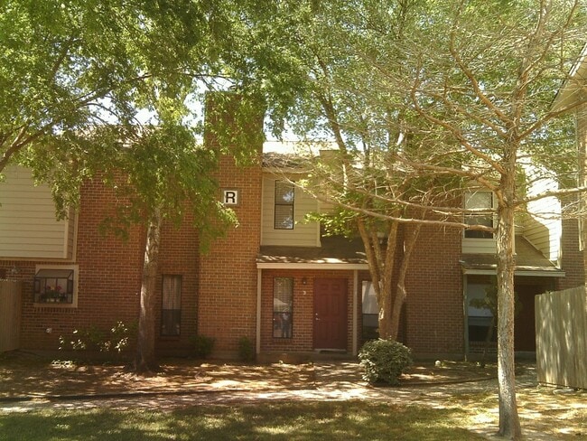Building Photo - College Station -2 bedroom/ 2.5 bath - 2 story condo with washer/dryer!!