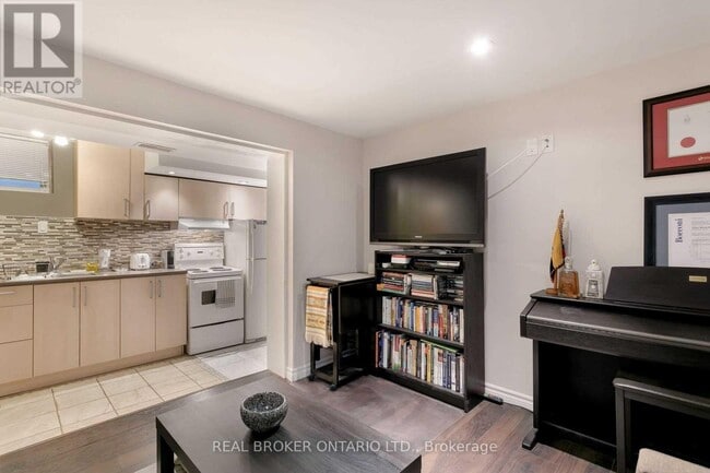 Photo - 57 Lanark Ave