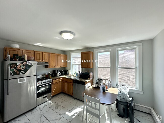 Building Photo - 66 Middle St Rental