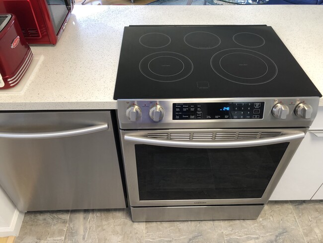 New Range and Dishwasher. - 300 Wai Nani Way Unit 801