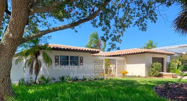 Building Photo - 560 Paula Ave