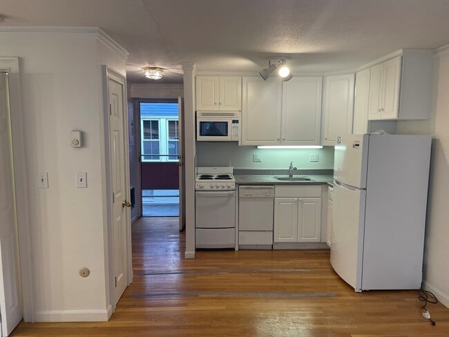 Building Photo - 1691 Cambridge St Unit 12 Rental