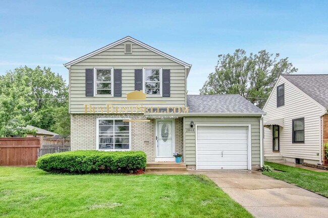 Building Photo - Charming 4-Bed Oasis with Gleaming Hardwood Floors – Your Dream Home Awaits in St. Louis Park!