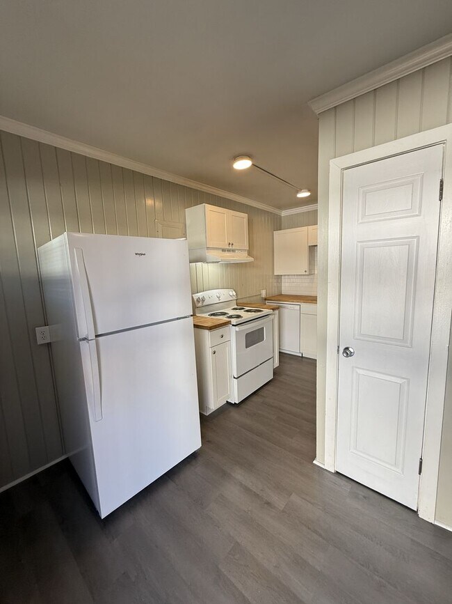 Photo - 1437-1459 W. Fourth St. - 12 Unit Unidad 1455 W. Fourth St.