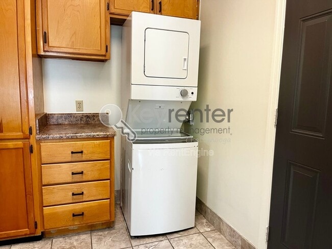 Photo - 77 E 17th St