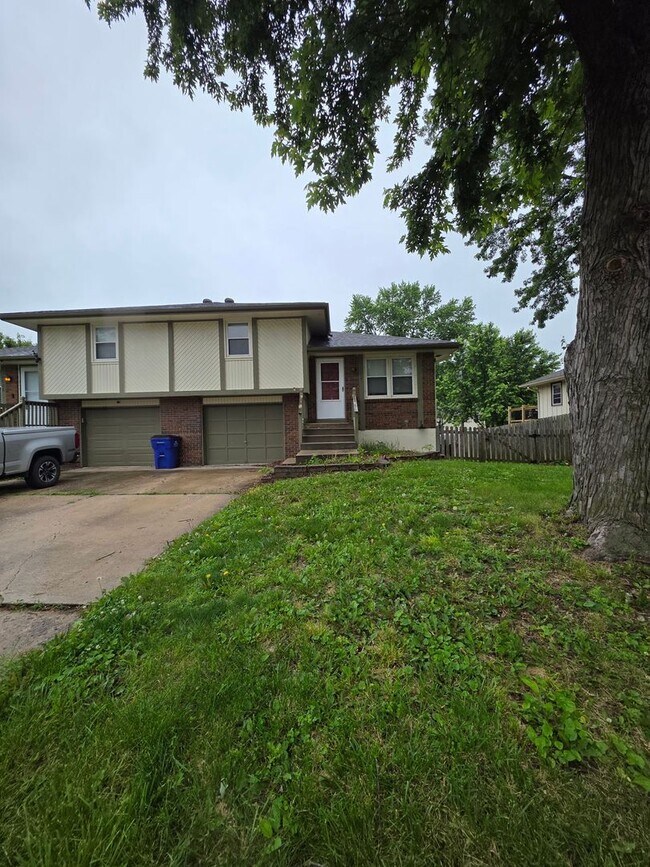 Building Photo - 2 Bedroom Duplex with Finished Basement & 1-Car Garage