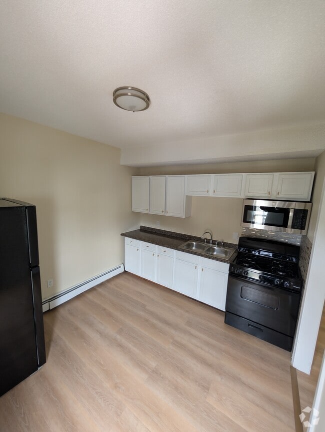 Building Photo - 476 3rd St Unit Second floor apartment