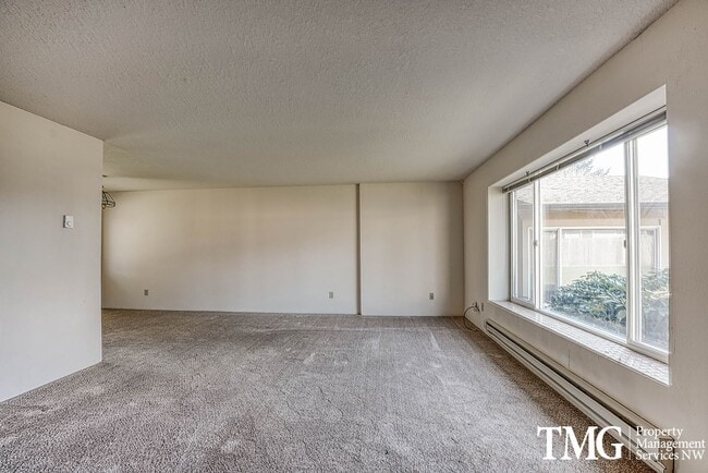 Photo - Classically Cute 2 Bed 1 Bath Duplex in Washougal