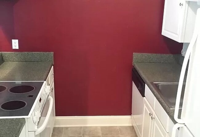 Photo - 1 bedroom 1 bath townhouse! Off of Tharpe st! Available now!