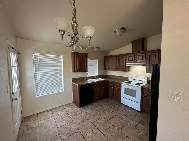 Photo - 3 Bed 2 Bath Duplex