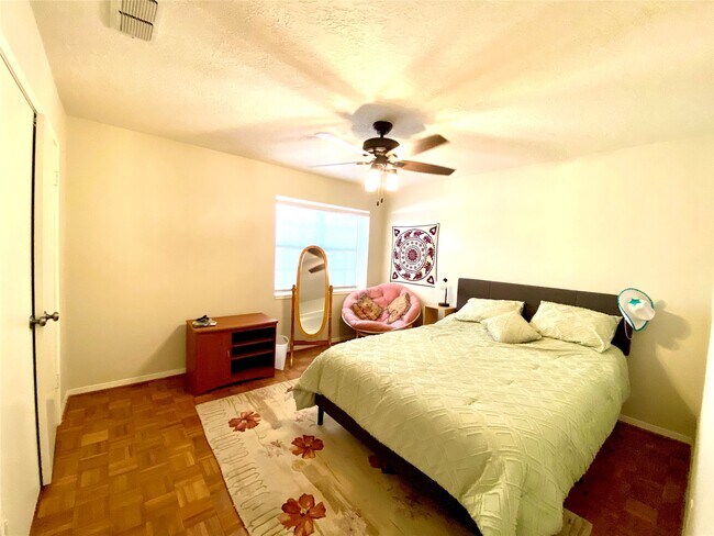 Photo - 7350 Kirby Dr Unit 2