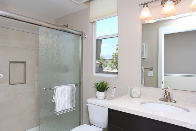 2 Bedroom - Bathroom - Riverside Park Apartments