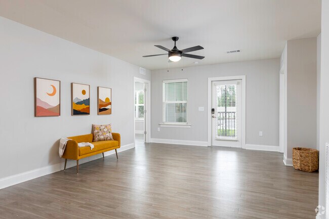 2BR, 2BA - 1710SF - Living Room