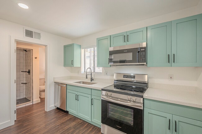 Building Photo - 377 N 4th Ave Rental