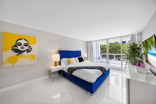 Building Photo - 1717 N Bayshore Dr