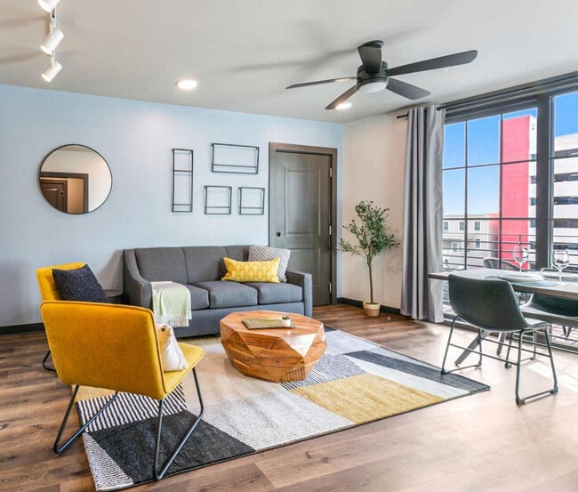 Photo - 611 Commerce St Unidad ID1267085P