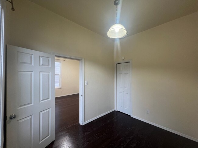 Photo - 4 bedroom 1 bath house - Lakeway neighborhood