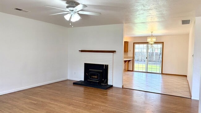 Photo - 2335 N Douty St