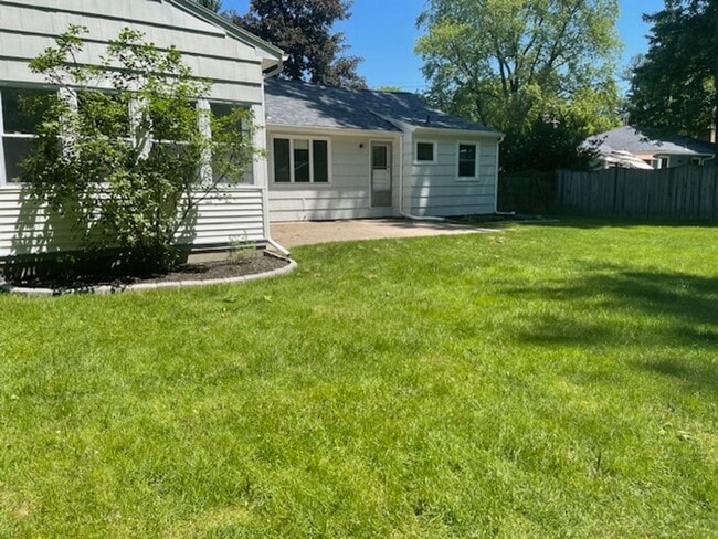 Photo - 223 Fairport Rd
