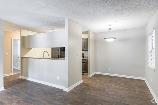 1BR, 1BA - 736SF