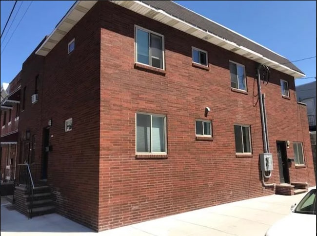 Building Photo - 1755 S Mole St Unit 2nd floor Rental