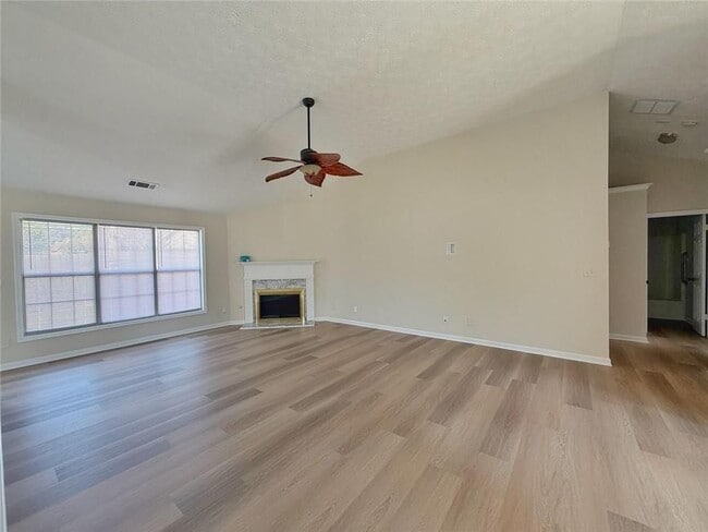 Photo - 902 Conners Cove NW