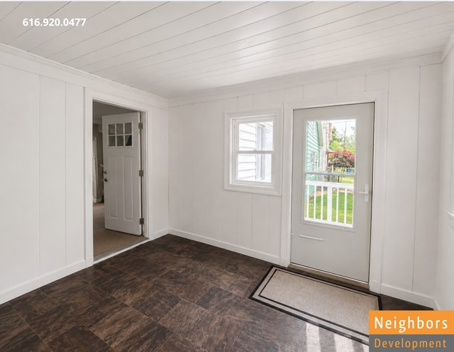 Photo - 1037 Hermitage St SE