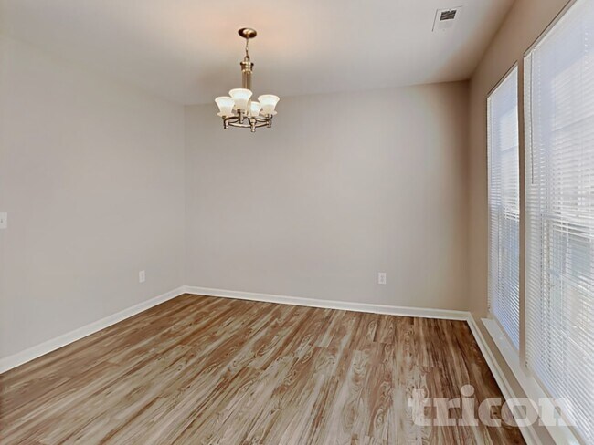 114 Brewster Ct