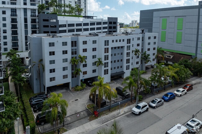 210 SW 11th St - Palm Gardens