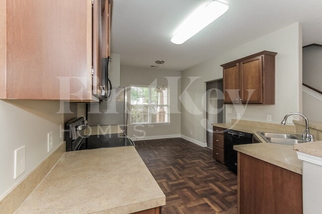 Photo - 7225 Caley St