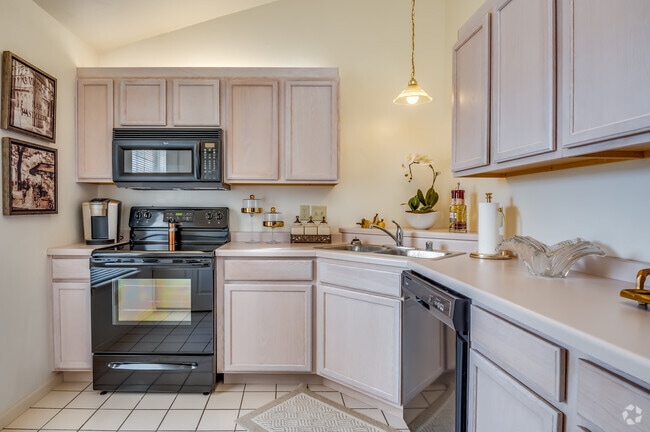 3BR, 2BA - 1,650SF - Springbrook Cercle