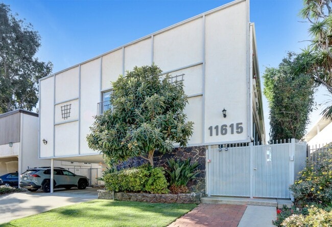 Building Photo - 11615 Darlington, Prime Brentwood, Steps t... Rental