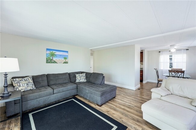 Photo - 21 Lemans Dr