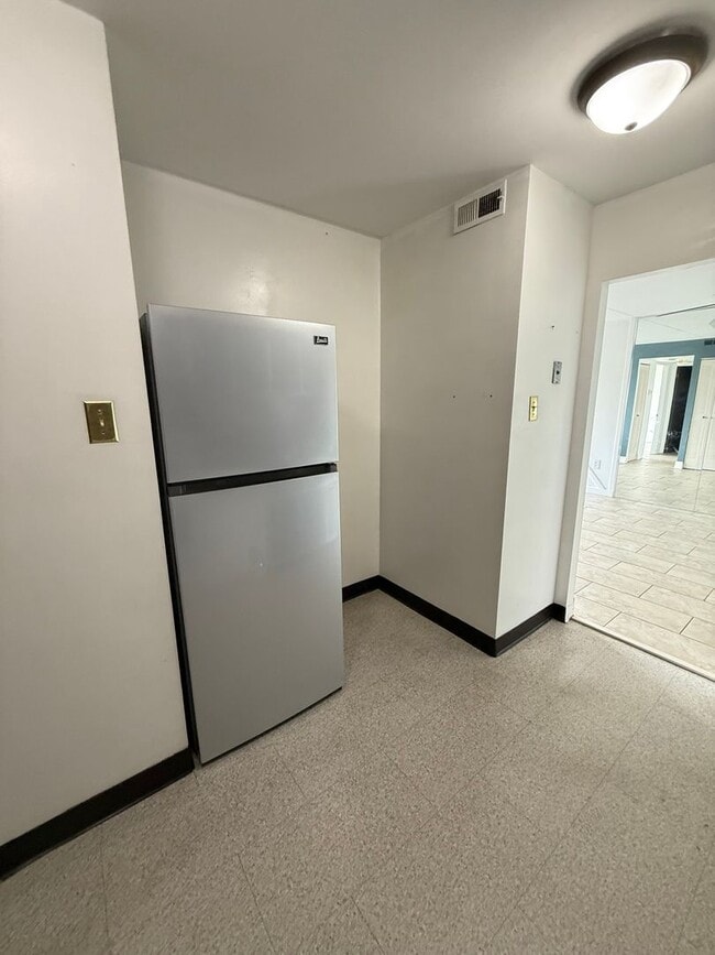 Photo - 220 Linden St