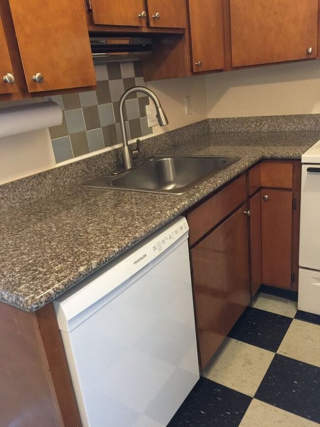 Photo - First month free! Great location! Dishwash...