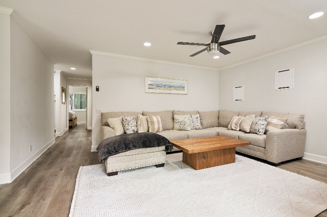 Building Photo - 8503 Villa La Jolla Dr