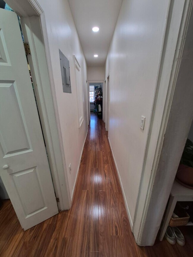 Photo - 273 61st St